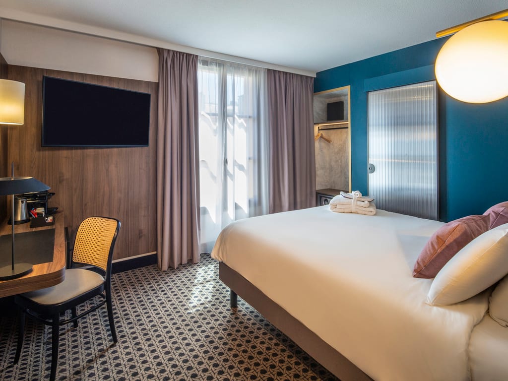 Mercure Versailles Château room